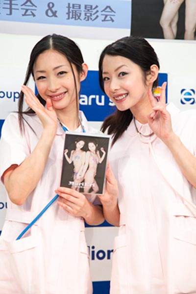 现役护士MariEri拍清凉写真，美女双胞胎让你目不转睛！ Facebook-第17张