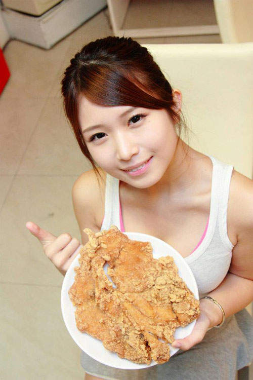 爆料鸡排妹 郑佳甄(Ili)  请问一份鸡排+真奶怎么卖！？ 网红资讯-第18张