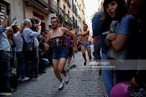 限男性的《高跟鞋賽跑》馬德里同志開跑啦～衝啊 | 宅宅新聞