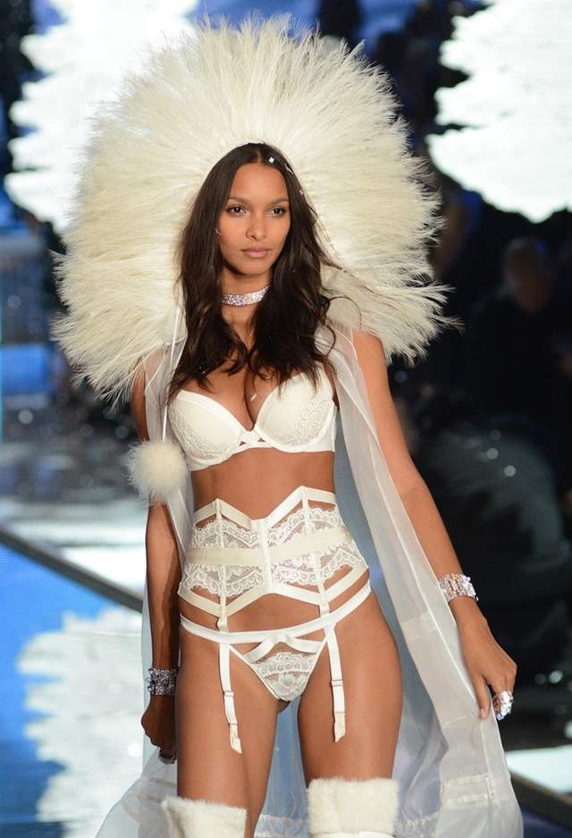 比例惊死人《超模Lais Ribeiro》今年穿起VS千万胸罩 网红资讯-第13张