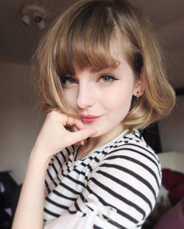 Ella Freya - 9GAG