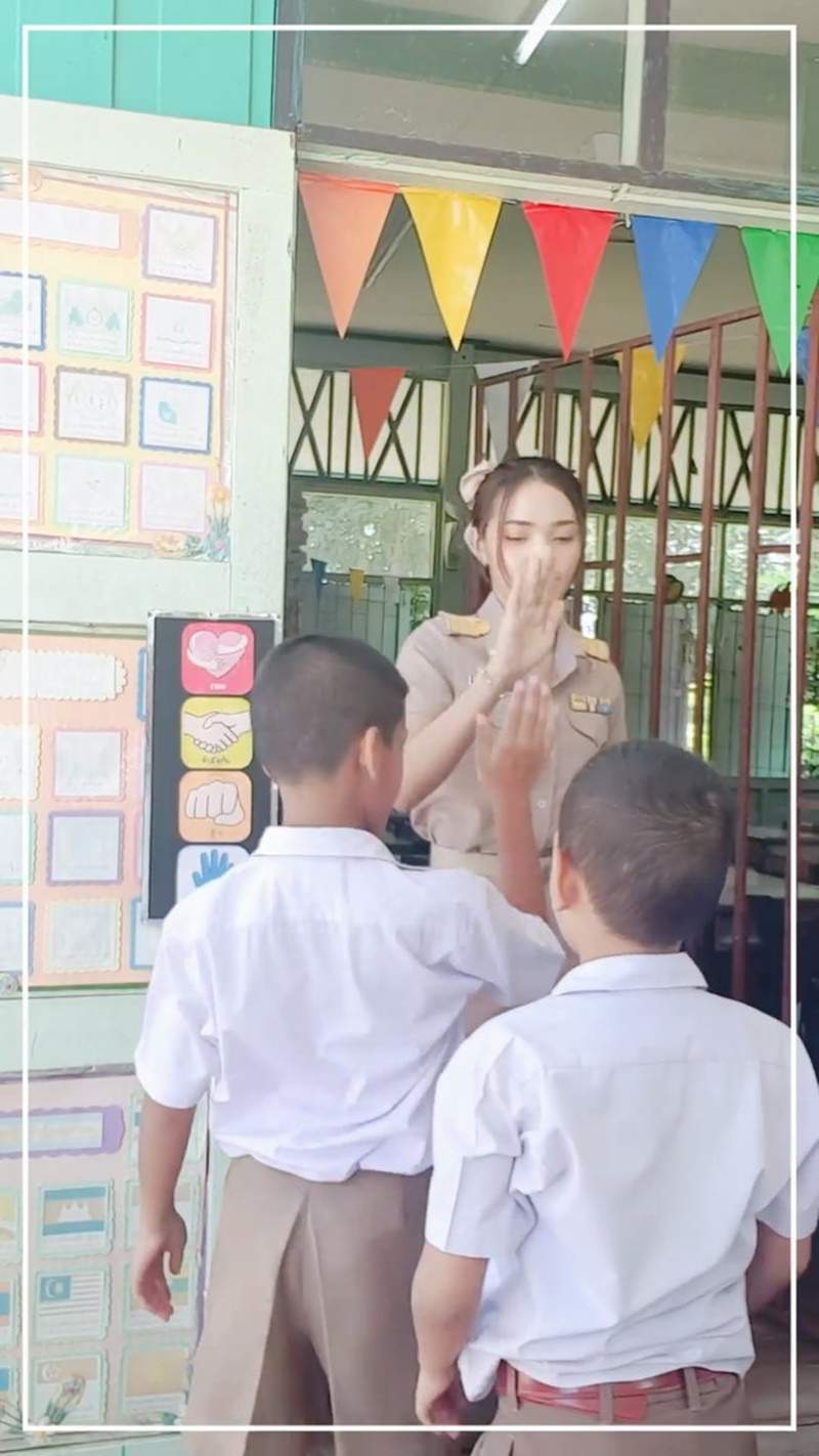 泰国美女老师《Nattaya Nat》因爱的抱抱爆红　当年给她教的话一定科科考满分 Facebook-第2张