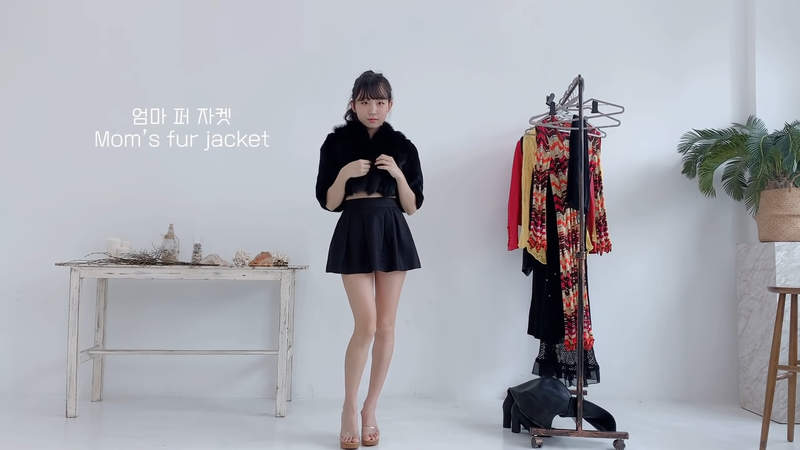 换衣服系youtuber《Lookbook》pyoapple挑战妈妈衣橱里的性感服饰 Facebook-第4张