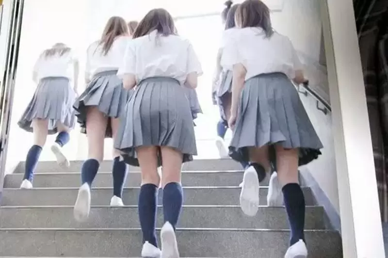 介於褲子與裙子之間的新制服誕生！《多元性別》觀念漸增，日本高校制服傳統消失？ | 葉羊報報