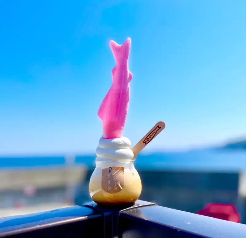 小田原漁港甜點《激突布丁冰淇淋》超衝擊外觀成為網友熱愛的打卡美食 | 葉羊報報