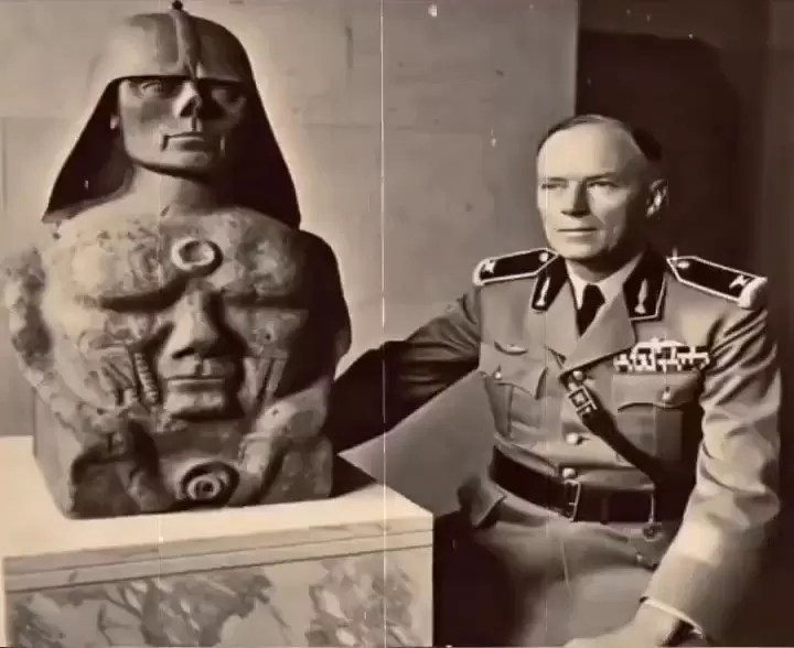 江湖傳言《德國納粹在南極跟埃及發現古代遺物》這座雕像的頭盔讓我想起了黑武士，這肯定是錯覺XD | 葉羊報報