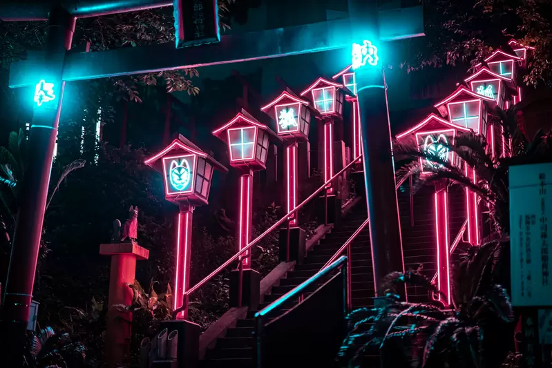 日本科幻神社《中司孫太郎稻荷神社》夜晚LED開燈呈現出的未來感很不一樣 | 葉羊報報