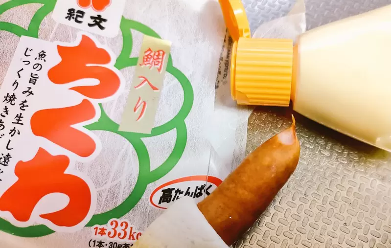 《維也納香腸創意吃法》塗美乃滋插入竹輪再烤超好吃 卻被日本網友們說成變態了 | 葉羊報報
