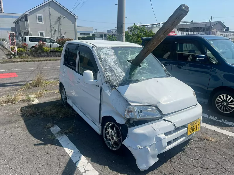 日本坂出市占用便利店停车场的“知名废车”！眼看即将复活，却又被捕刀了！ - 我的世界基岩版中文站 - 我的世界基岩版中文站